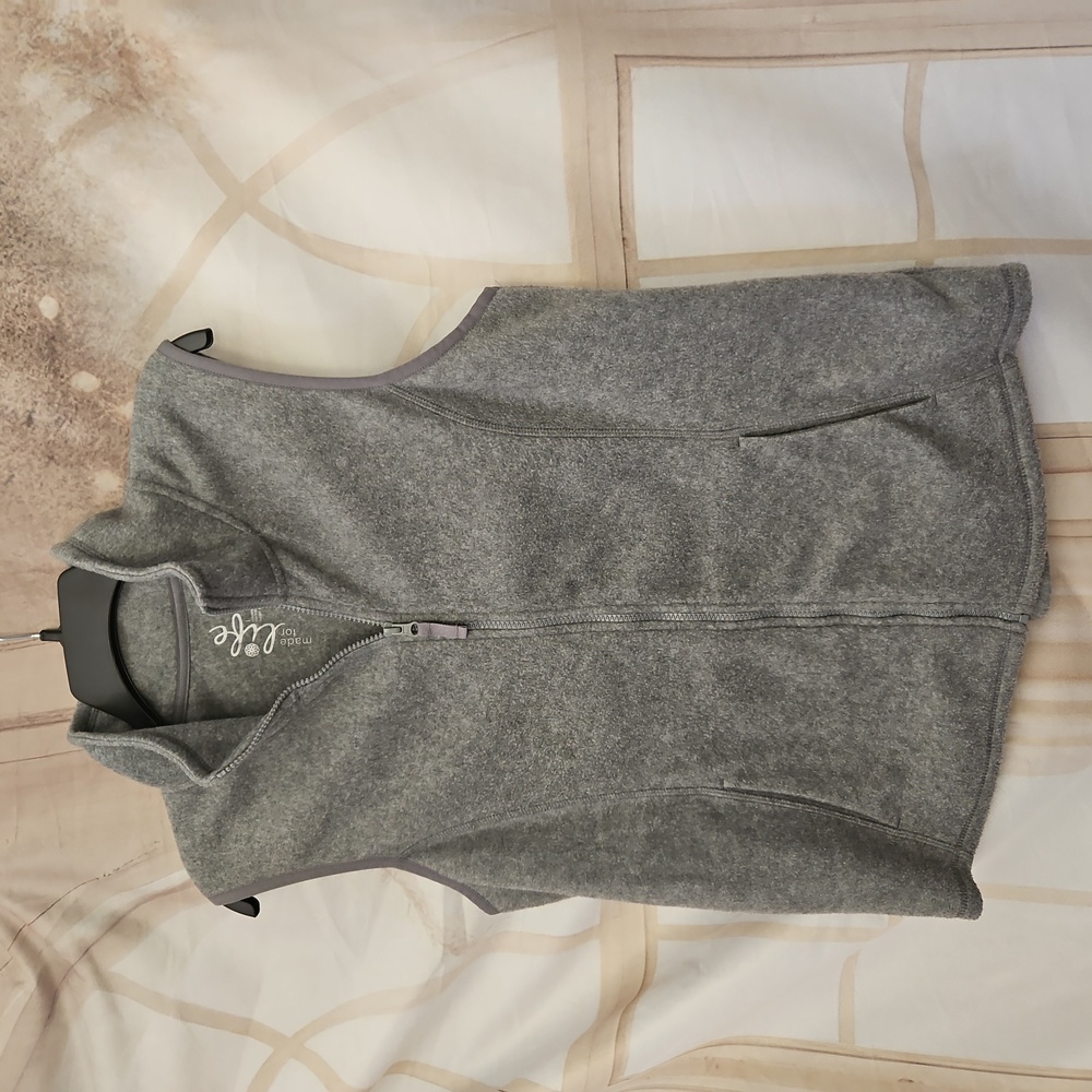 Grey zip vest sz L
